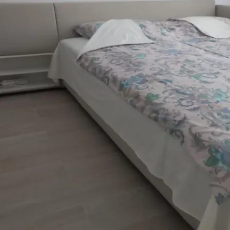 Campus Apartment *